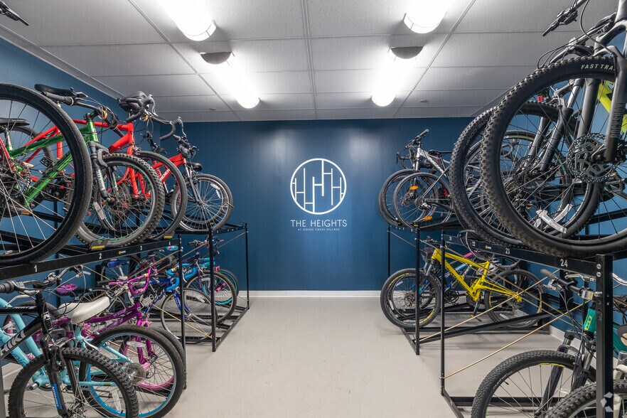 More Photos Of 42775 Generation Dr, Ashburn Apartments For Lease