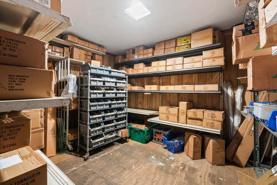 More Photos Of 1907 Sanford Rd, Wells General Retail For Sale