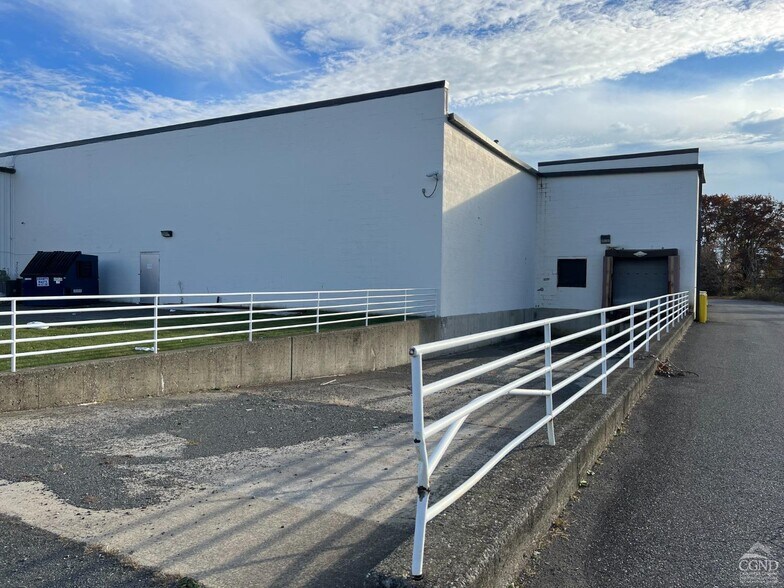 More Photos Of 15 Dardess Dr, Chatham Unknown For Lease