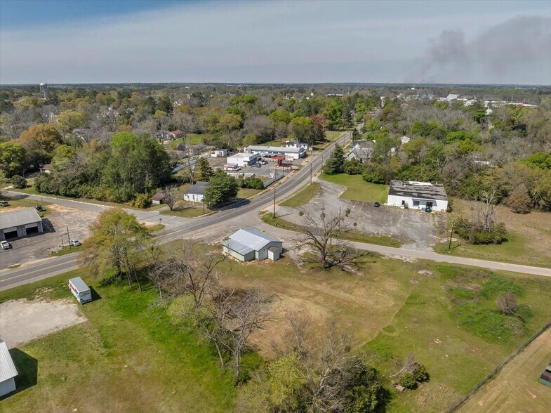 More Photos Of 131 S Jackson St, Hawkinsville Flex For Sale