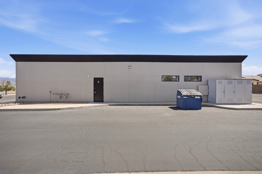 More Photos Of 3939 N Stockton Hill Rd, Kingman Office For Lease