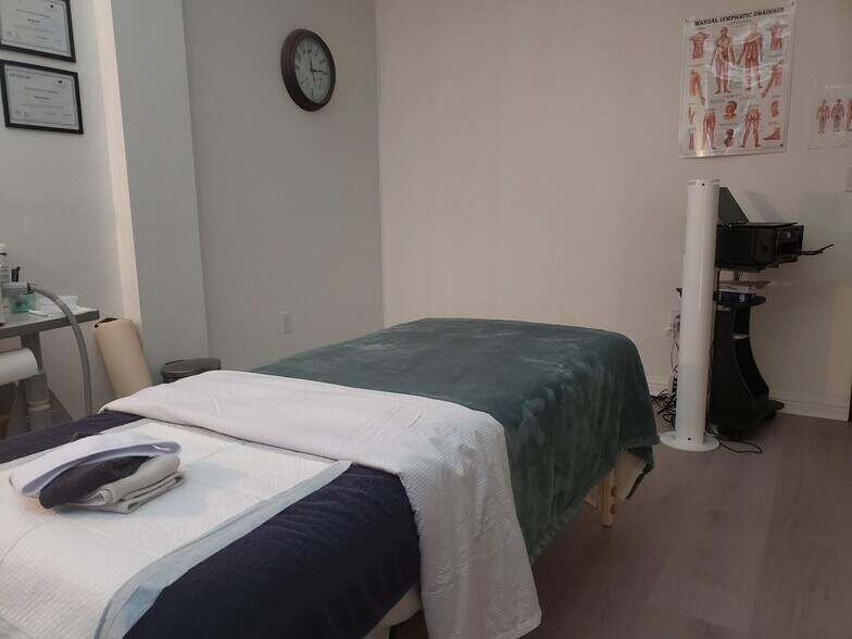 More Photos Of 444 Reid St, De Pere Office For Lease