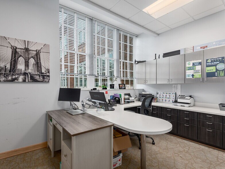 More Photos Of 4 Vanderbilt Park Dr, Asheville Office For Sale