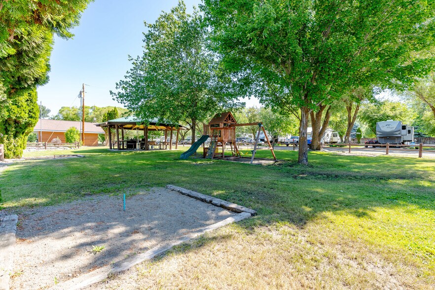 More Photos Of 8 W Curlew Lake Rd, Republic Self Storage For Sale