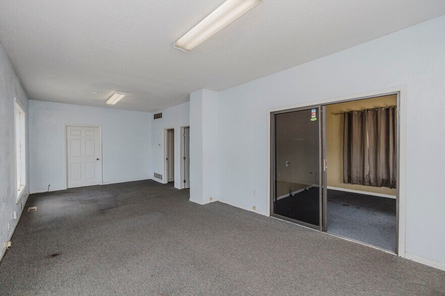 More Photos Of 2013 S Broadway St, Wichita Auto Dealership For Sale
