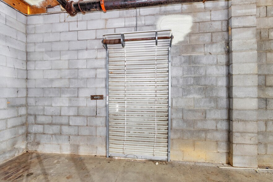 More Photos Of 121 Trotter Industrial Ln, Saluda Warehouse For Lease