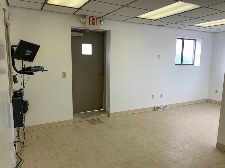More Photos Of 2525 Rockefeller Ave, Cleveland Warehouse For Lease