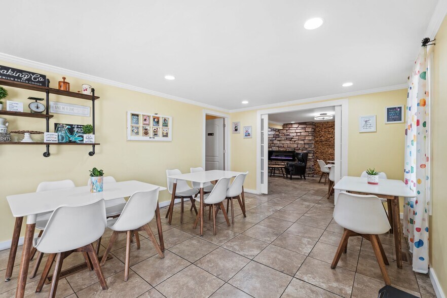 More Photos Of 808 Bypass Rd, Winchester Freestanding For Sale