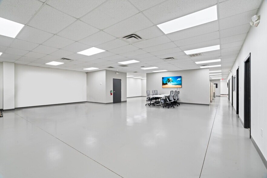 More Photos Of 3664 Walnut Bend Ln, Houston Office For Lease