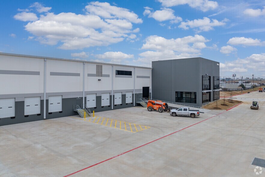 More Photos Of Eckhert Rd, San Antonio Unknown For Lease