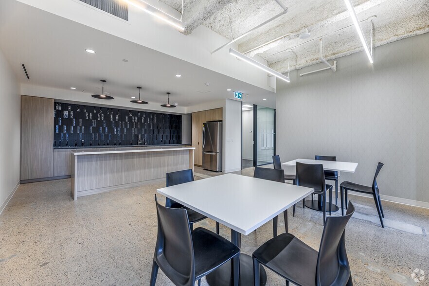 More Photos Of 390 Bay St, Toronto Office For Lease