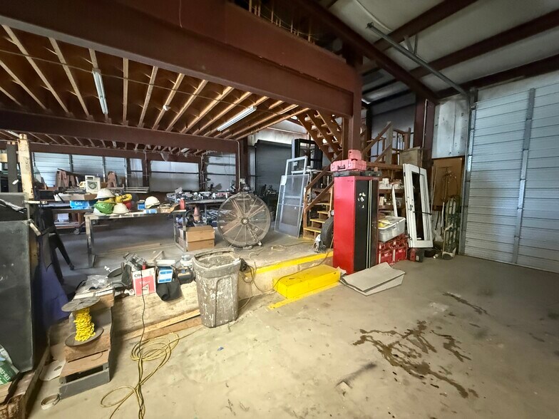 More Photos Of 1237 W Oaklawn Rd, Pleasanton Industrial For Lease