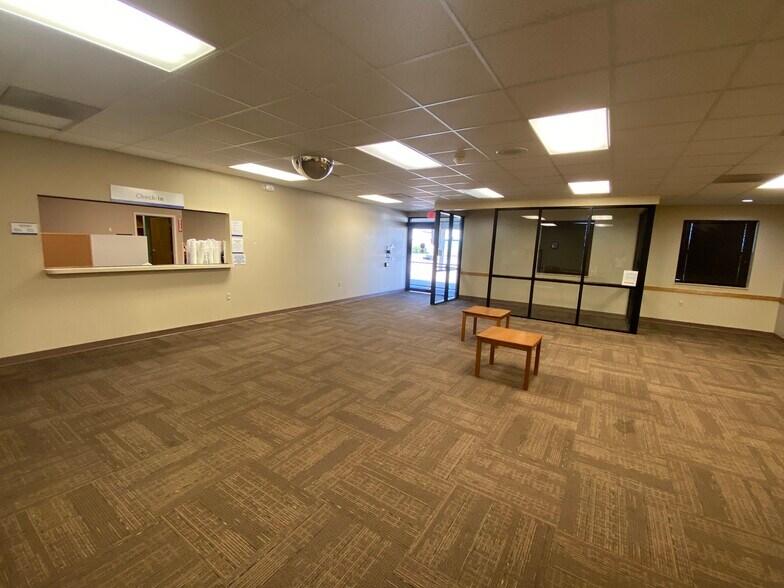More Photos Of 2212 W Kearney St, Springfield Office For Sale