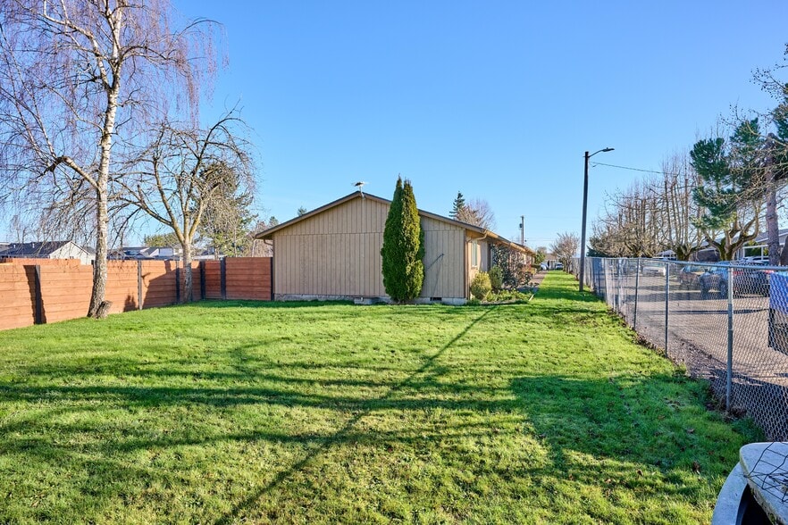 More Photos Of 880 N Pershing St, Mount Angel Apartments For Sale