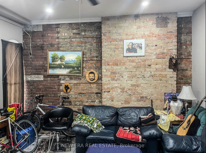 More Photos Of 817 Bloor St W, Toronto Storefront Retail Residential For Sale