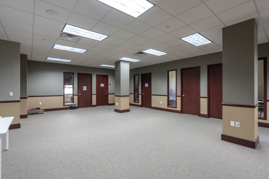 More Photos Of 100 River Place Dr, Detroit Office For Lease