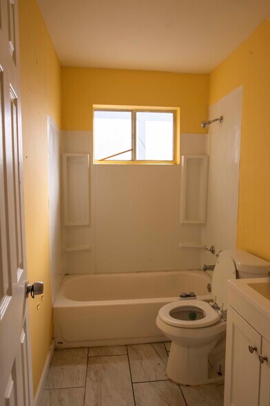 More Photos Of 1716 DuPont Ave, Memphis Apartments For Sale