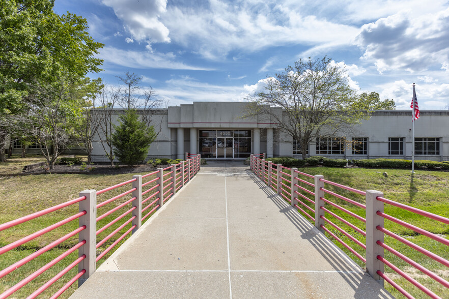 Primary Photo Of 4550 Victory Ln, Indianapolis Office For Sale