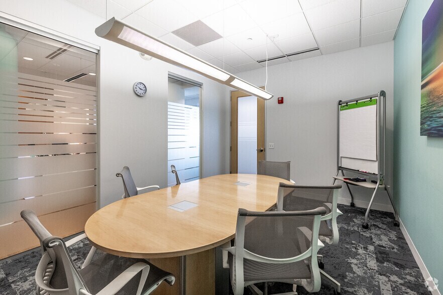 More Photos Of 5550 Wild Rose Ln, West Des Moines Coworking Space