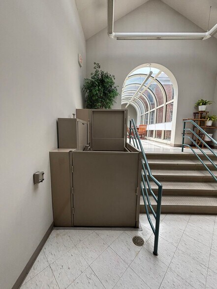 More Photos Of 1547 Columbia Tpke, Castleton Medical For Sale