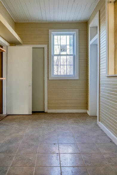 More Photos Of 6 Clinton Ave, Westfield Warehouse For Sale