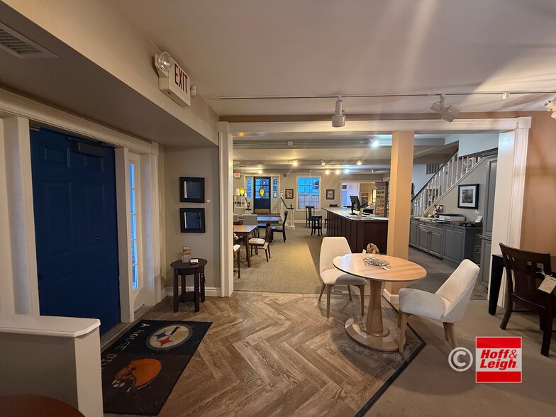 More Photos Of 3451 Fairmount Blvd, Cleveland Heights Freestanding For Sale