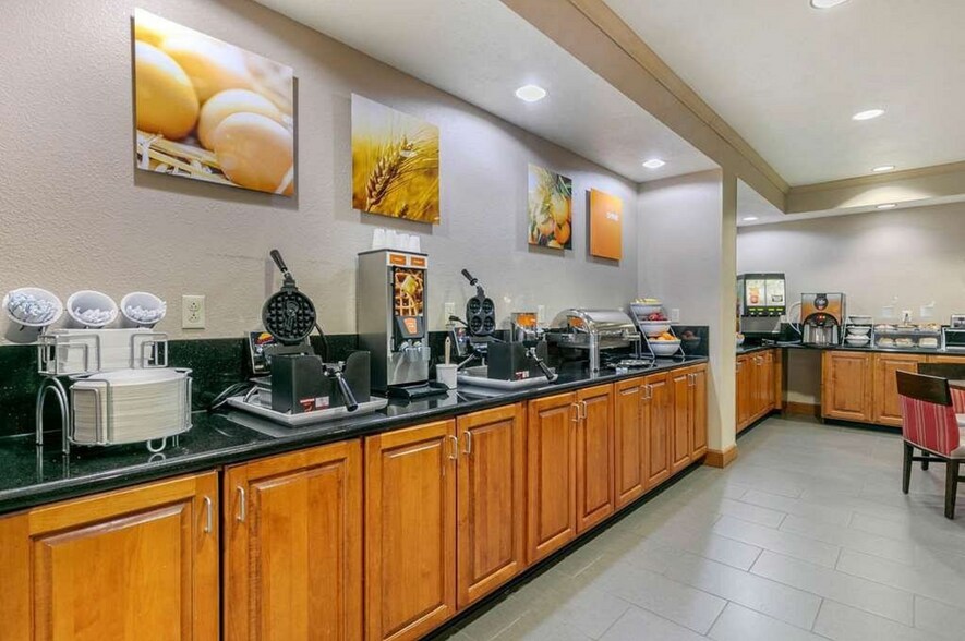 More Photos Of 210 Harvey Way, Hopkinsville Hotel For Sale