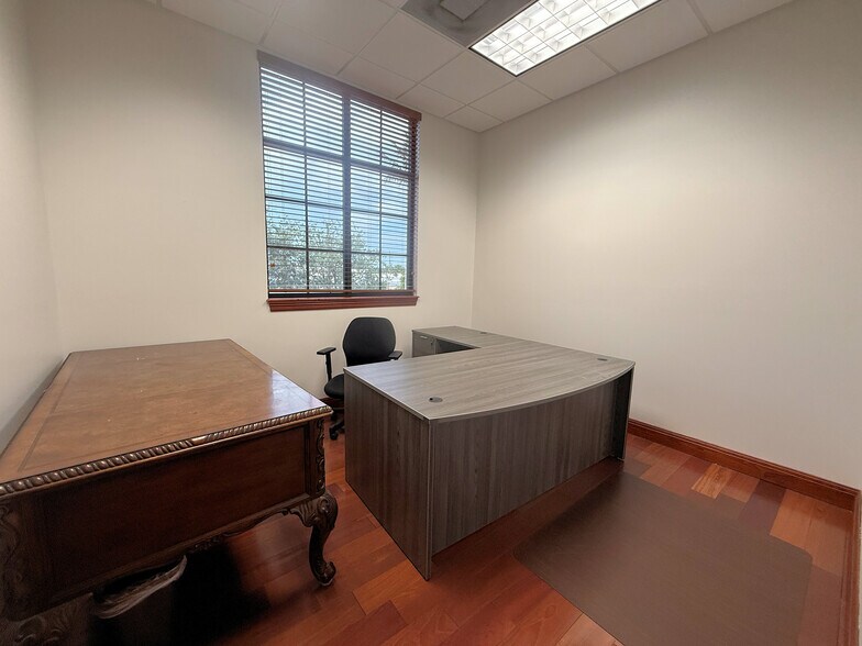 More Photos Of 1005 W Indiantown Rd, Jupiter Office For Sale
