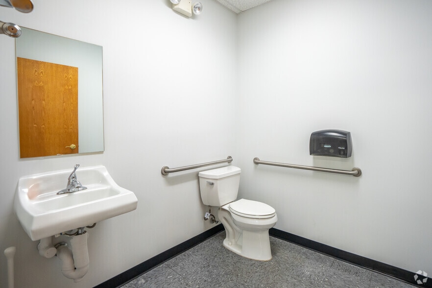 More Photos Of 4801 George Rd, Tampa Unknown For Lease