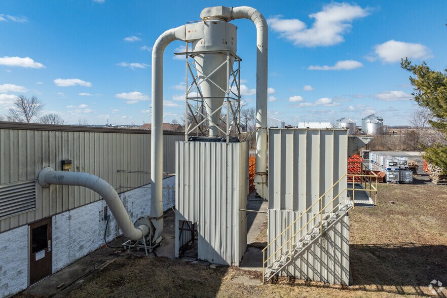 More Photos Of 3750 Industrial Dr, Carlyle Warehouse For Sale