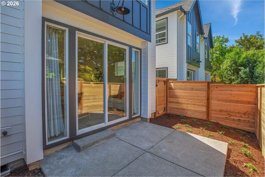 More Photos Of 8426 E Burnside St, Portland Apartments For Sale