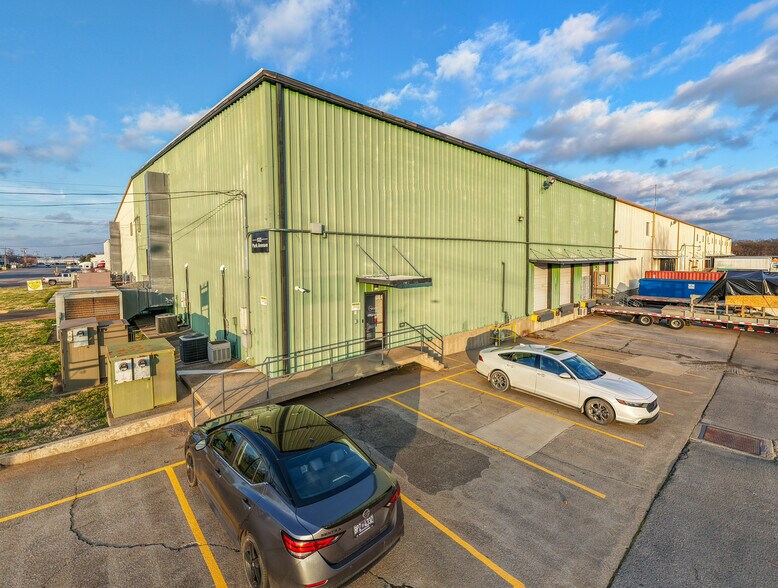 More Photos Of 831 Park Ave, Murfreesboro Manufacturing For Lease