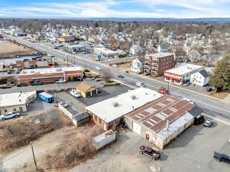 More Photos Of 785 Page Blvd, Springfield Light Manufacturing For Sale