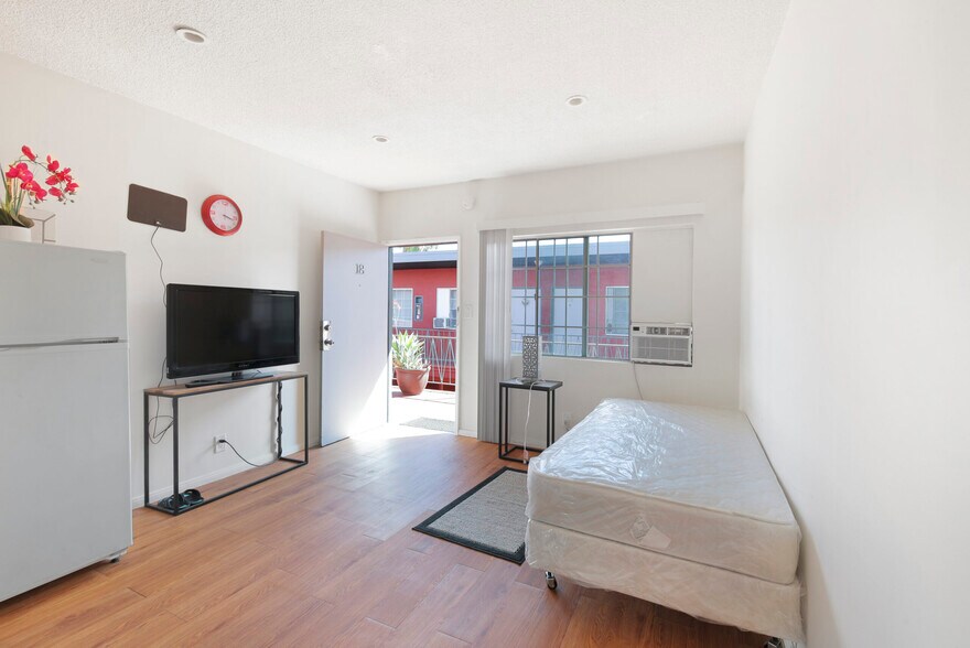 More Photos Of 1719 N Wilton Pl, Los Angeles Apartments For Sale