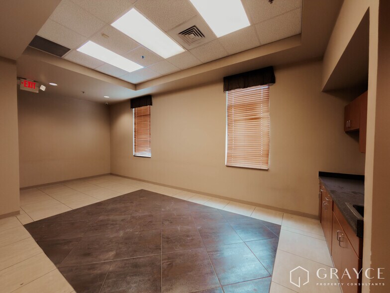 More Photos Of 4301 N Mesa St, El Paso Medical For Lease