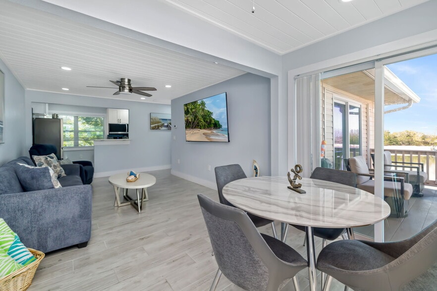 More Photos Of 9022 Midnight Pass Rd, Sarasota Apartments For Sale