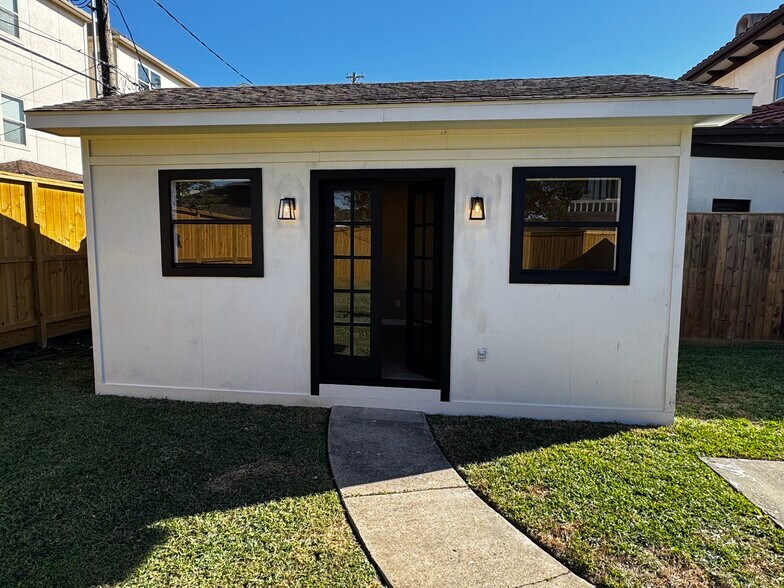 More Photos Of 4738 W. Alabama, Houston Loft Creative Space For Lease