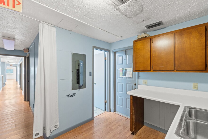 More Photos Of 215 W 6th St, Panama City Medical For Lease