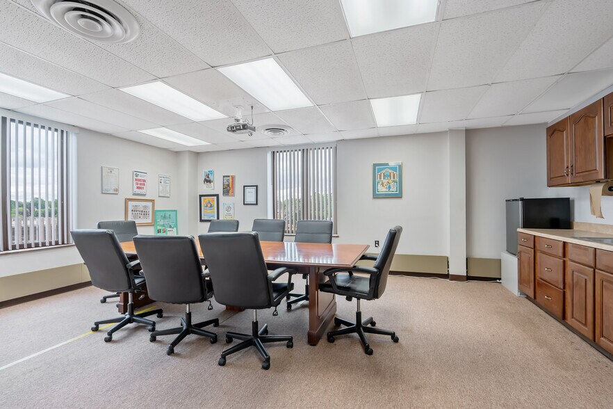 More Photos Of 144 Genesee St, Auburn Office For Sale
