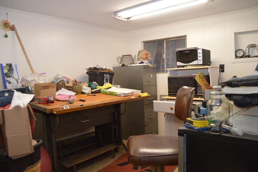 More Photos Of 1819 Main st, Lynchburg Flex For Sale