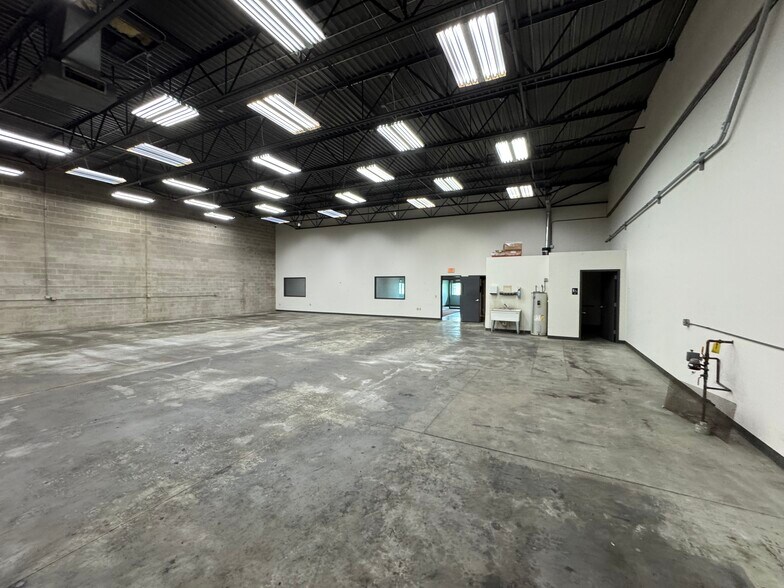 More Photos Of 1665-1667 Independence Ave, Hartford Industrial For Lease