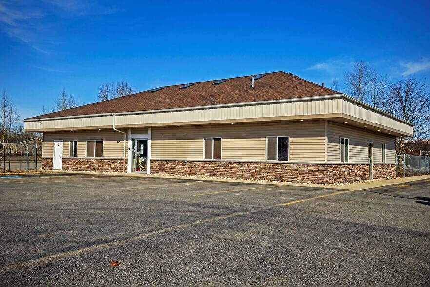 More Photos Of 137 McGhee Rd, Sandpoint Storefront Retail Office For Sale