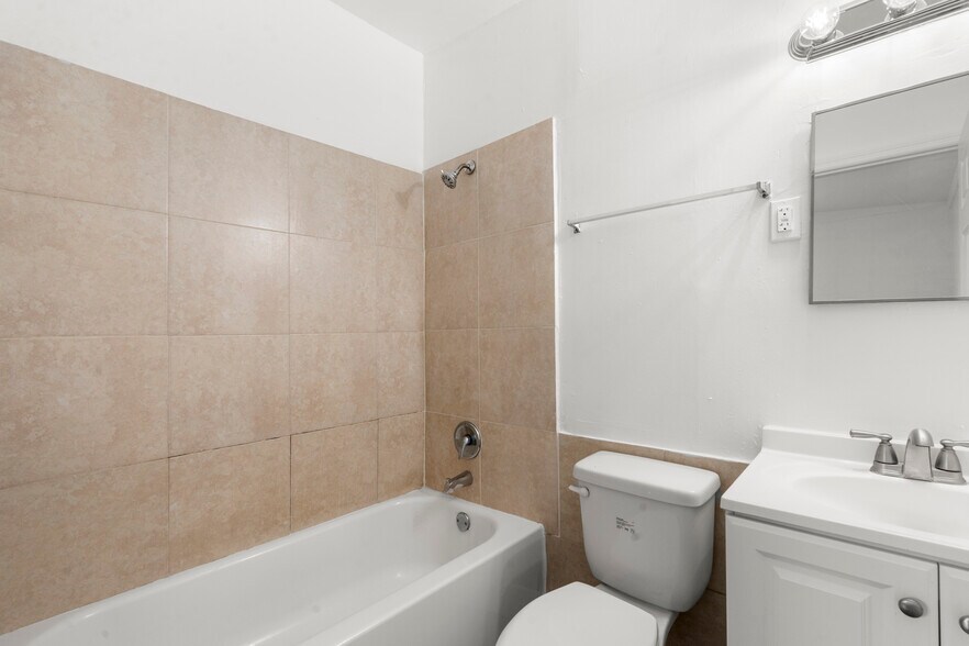 More Photos Of 320 NE 13th Ave, Boynton Beach Apartments For Sale