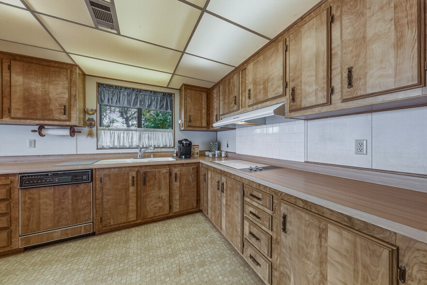 More Photos Of 2776 Lakeshore Blvd, Lakeport Manufactured Housing Mobile Home Park For Sale