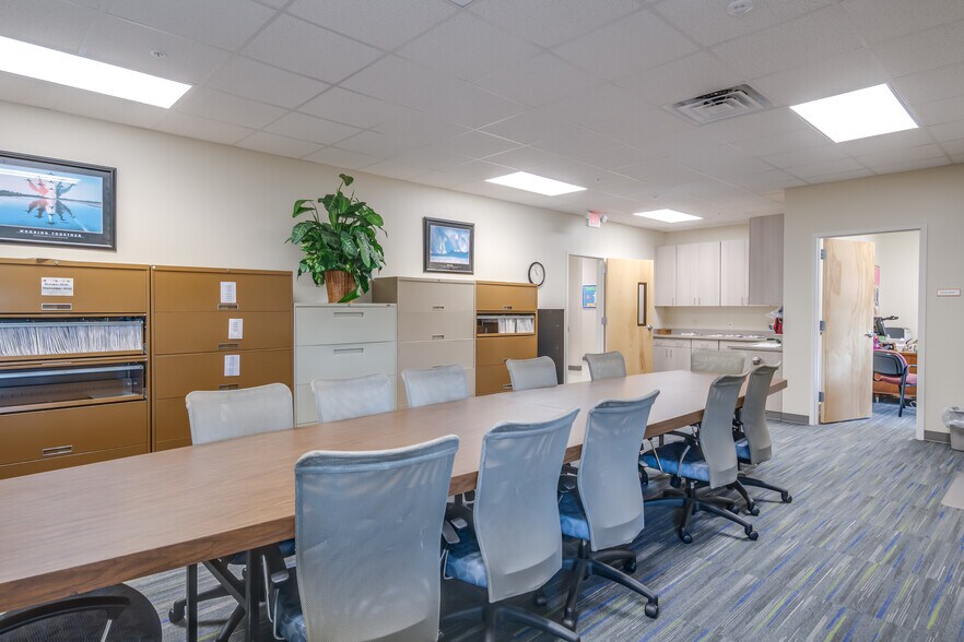 More Photos Of 2185 Normandie Dr, Montgomery Office For Lease
