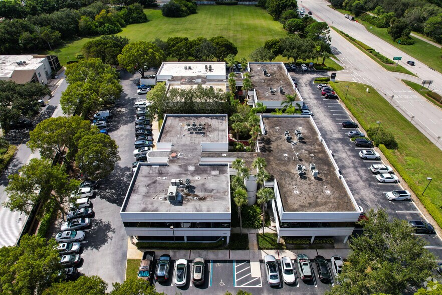 More Photos Of 5600 Pga Blvd, Palm Beach Gardens Office For Lease