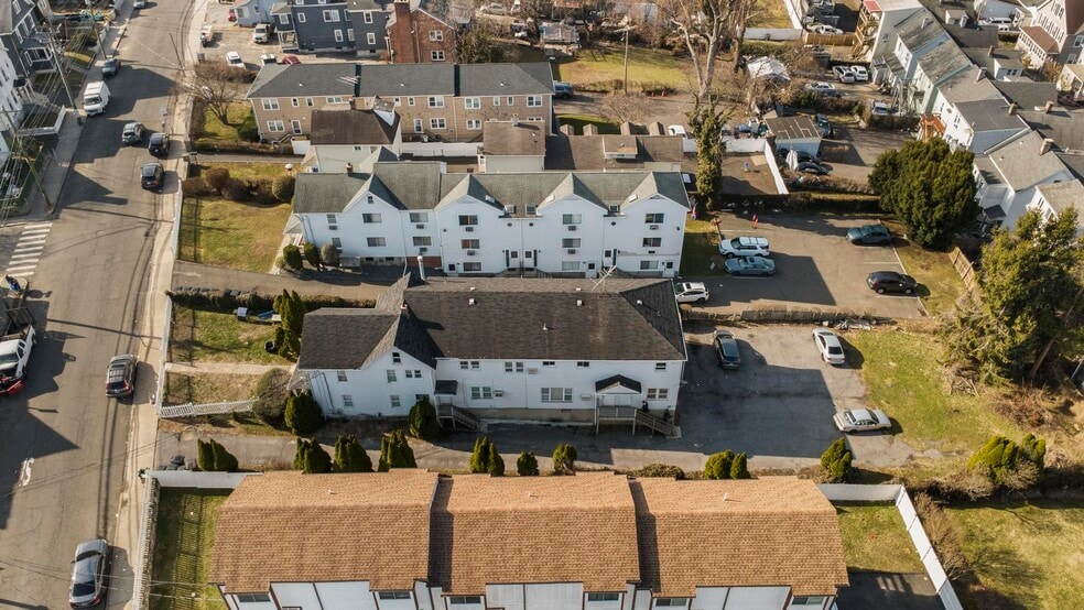 More Photos Of 121 Lockwood Ave, Stamford Apartments For Sale