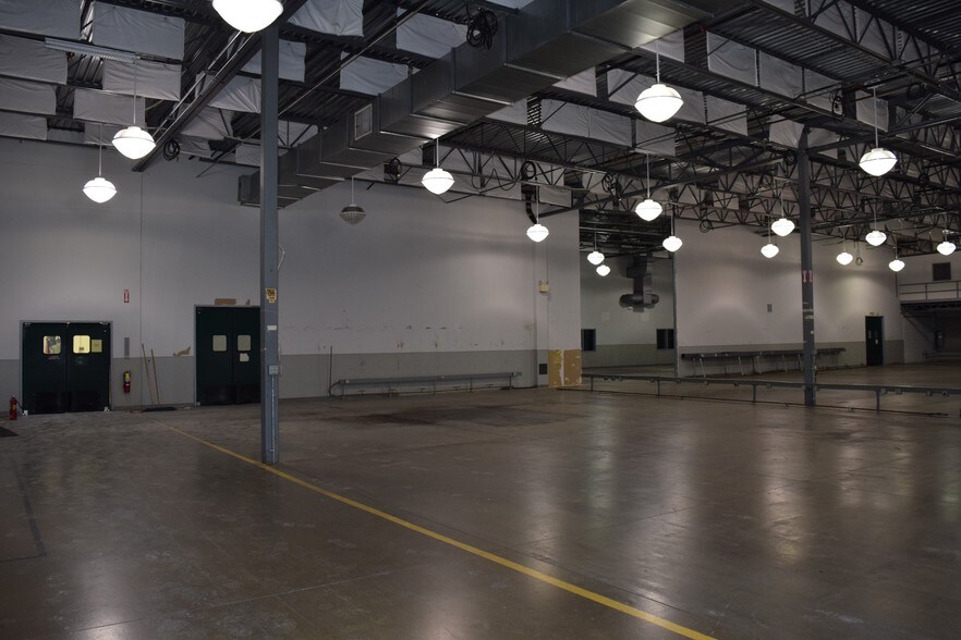 More Photos Of 27 Production Dr, Dover Light Manufacturing For Lease