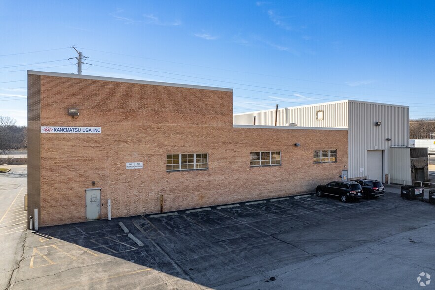 More Photos Of 543 W Algonquin Rd, Arlington Heights Warehouse For Sale