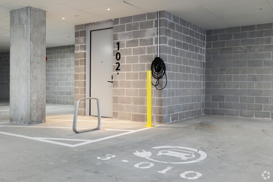 More Photos Of The Shoppes on Central Avenue, Clayton Apartments For Lease